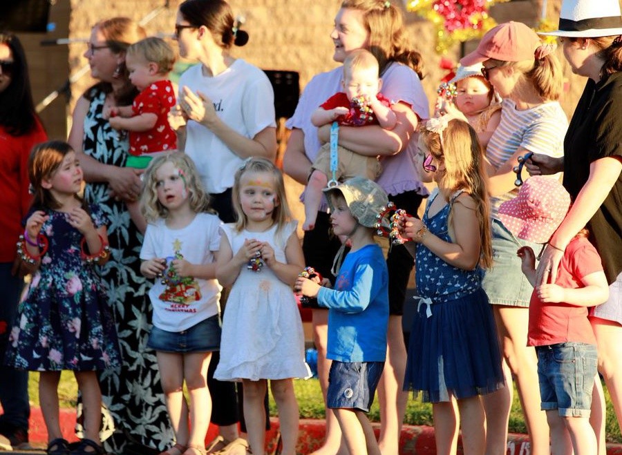 happy-crowds-small bring a friend to carols